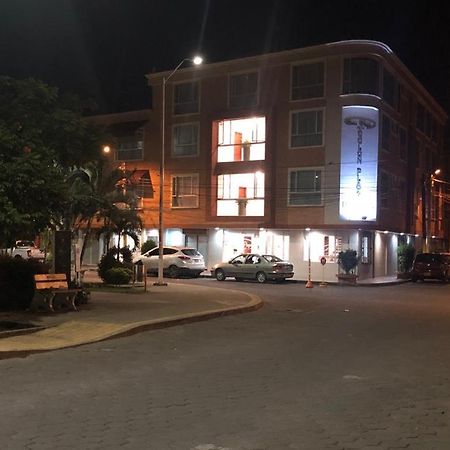 Colon Plaza Hotel Тумако Экстерьер фото