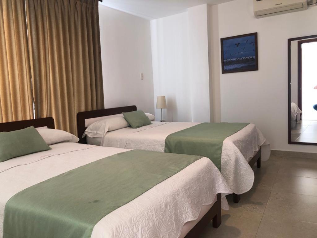 Colon Plaza Hotel Тумако Экстерьер фото