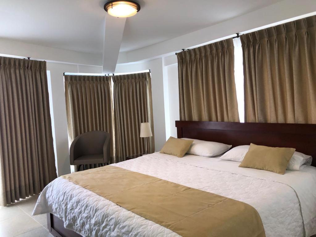 Colon Plaza Hotel Тумако Экстерьер фото